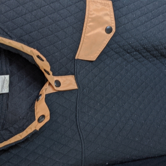 Zyia black quilted snap pocket sweatshirt - Picture 4 of 5